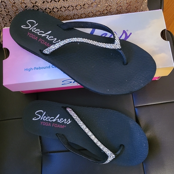 Skechers slip ons - Picture 2 of 4